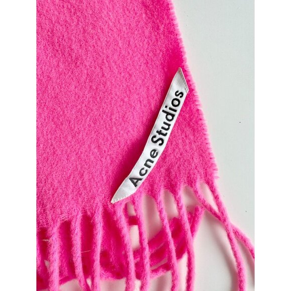 ACNE STUDIOS Canada Narrow Fluo Pink 100% Wool Fringe Rectangle Scarf - Picture 4 of 12